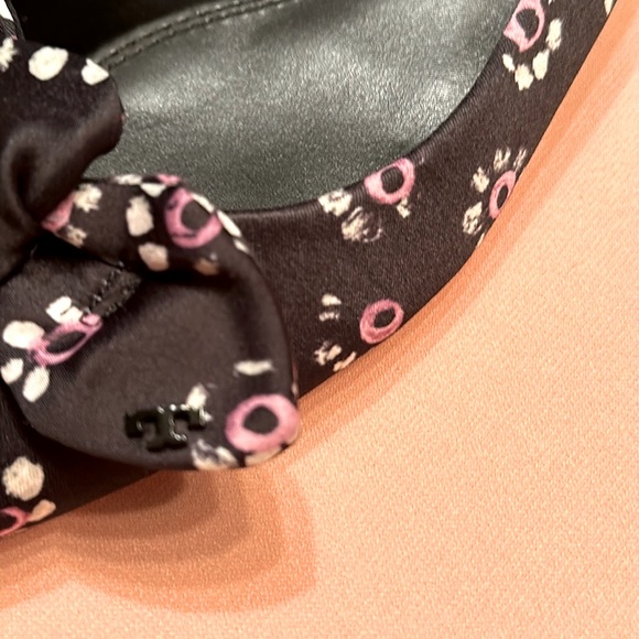 New Tory, Burch floral satin flat shoes.  Size 7 1/2 - Picture 7 of 7